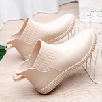 Moteri&scaron;ki neslystantys vienspalviai plok&scaron;ti batai nuo lietaus Neper&scaron;lampami slydimo guminiai batai lauko darbo 40