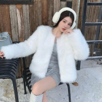 Rudens ir žiemos ilgomis rankovėmis &scaron;ilti lapės kailiniai moteri&scaron;ki vintažiniai apvali kaklo eleganti&scaron;ki pliu&scaron;iniai laisvi &scaron;varkai moteri&scaron;ki solidūs laisvalaikio moteri&scaron;ki vir&scaron;utiniai drabužiai 25519 One Size balta