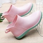 Moteri&scaron;ki neslystantys vienspalviai plok&scaron;ti batai nuo lietaus Neper&scaron;lampami slydimo guminiai batai lauko darbo 40