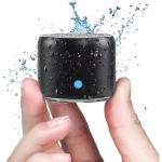 A106 Pro ne&scaron;iojamasis Bluetooth garsiakalbis su pritaikytu žemųjų dažnių radiatoriumi, trumpas dizainas, IP67 atsparus vandeniui, puikus mini garsiakalbis juoda