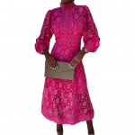 Moteri&scaron;ka suknelė su tu&scaron;čiaviduriais nėriniais, apykakle su burbuliukais, aptempta juosmeniu, permatoma dviejų sluoksnių, ilgio iki kulk&scaron;nies, vientisos spalvos OL &bdquo;Maxima&ldquo; suknelė 2XL rožinė raudona spalva