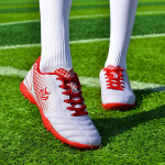 Vaiki&scaron;ki futbolo bateliai: Korėjieti&scaron;ki spygliuočių batai mergaitėms ir berniukams, rožinės spalvos spygliukų dizainas treniruotėms ir rungtynėms. 35 raudona/balta