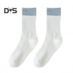 1 pora moteri&scaron;kų grindų kojinių su neslystančiu silikoniniu padu, vidutinio ilgio, be kvapo, sutir&scaron;tintos, &scaron;iltos, vienspalvės, labai elastingos, sugeriančios prakaitą, nesitraukiančios, sportinės pilka