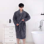 Mink&scaron;tas ir storas koralų vilnos chalatas suaugusiems - unisex, ilgomis rankovėmis su petne&scaron;ėlėmis One Size pilka/deimantas