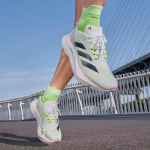 adidas Adizero Boston 12 Debesėlių baltumo, pagrindinės juodos, žalių kibirk&scaron;čių 41
