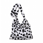 Yogodlns Milk Cow Print Messenger Bag Moteri&scaron;kas didelės talpos vienvietis peties krep&scaron;ys Mink&scaron;ti pliu&scaron;iniai krep&scaron;iai 33x7x33cm balta/juoda