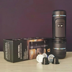 Ne&scaron;iojamas mini espreso aparatas, 12V/24V automobilinis kavos aparatas su savaiminiu pa&scaron;ildymu, suderinamas su NS kapsulėmis ir malta kava juoda