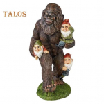 Sasquatch sodo statula derva Sasquatch su gnomais ornamentas lauko vidaus Sasquatch figūrėlė terasos kiemo dekoravimui ruda