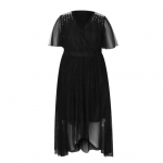 Didelių dydžių moteri&scaron;ka suknelė V formos i&scaron;kirpte, trumpomis rankovėmis, elastingu auk&scaron;tu juosmeniu, laisvai krentančiu sijonu, midi ilgio, vienspalvė, kasdieninė vakarinė suknelė XL juoda