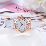 Prabangūs moteri&scaron;ki analoginiai kvarciniai rankiniai laikrodžiai, odinis dirželis, &scaron;viesus laikrodis, kasdienis verslo suknelių laikrodis balta