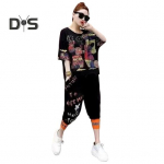 2 vnt./komplektas Moteri&scaron;kų mar&scaron;kinėlių kelnių rinkinys Hip-hop stiliaus spausdinta V kaklo puse rankovių vir&scaron;us su kulk&scaron;nimis apkarpytos kelnės Gatvės drabužiai Drabužiai Kelionės Kasdieninė apranga M raudona