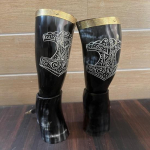 2 Viking geriamųjų ragų rinkinys Natūralus geriamasis ragas su stovu poliruota apdaila, žalvario apdailos rankenėlė