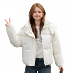 Žieminė moteri&scaron;ka medvilninė striukė su stačia apykakle ir kapi&scaron;onu, trumpa, su ki&scaron;enėmis, užsegama užtrauktuku, pamink&scaron;tinta, vienspalvė, vėjo M vyno raudonos spalvos