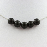 Pierres et Min&eacute;raux. Collier 5 perles Obsidienne noire 8 mm. Chaine en acier inoxydable Collier femmes, hommes. Taille personnalisa