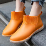 Moteri&scaron;ki neslystantys vienspalviai plok&scaron;ti batai nuo lietaus Neper&scaron;lampami slydimo guminiai batai lauko darbo 38