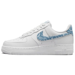 Nike Moteri&scaron;ki Air Force 1 07 Essentials Mėlyni su ra&scaron;tu Paisley Moteri&scaron;ki sportbačiai Balti su dėvėta mėlyna spalva DH4406-100 38.5 white