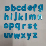 Skaidrus raidžių ir skaitmenų ra&scaron;ybos žodžių matematikos žaidimas Vaivoryk&scaron;tė Didžiosios ir mažosios anglų raidės Aritmetikos mokymosi lavinantis žaislas