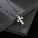 Tailandieti&scaron;kas Senas Besi&scaron;ypsantis Veidas Kryželis Karoliai Vyrams ir Moterims Papuo&scaron;alas Raktikaulio Grandinėlės &Scaron;altas Stilius Panko Tendencija