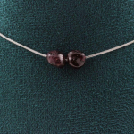 Pierres et Min&eacute;raux. Collier 2 perles Grenat Spessartite du Mozambique. Chaine en acier Collier femmes, hommes. Taille personnalisa