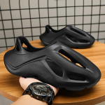 Madingi sandalai vyri&scaron;kos &scaron;lepetės vasariniai EVA skylėti sandalai vyri&scaron;ki batai prekės ženklas paplūdimio platforminiai vandens &scaron;lepetės unisex tu&scaron;čiaviduriai sandalai vyri&scaron;ki laisvalaikio batai 36 juoda