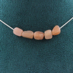 Pierres et Min&eacute;raux. Collier 5 perles Pierre de soleil de Tanzanie. Chaine en acier Collier femmes, hommes. Taille personnalisable.