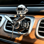 &Scaron;auni panda pilotė automobilio oro gaiviklis su besisukančiu sraigtu, linguojančia pandos galva, automobilio ventiliacijos angos kvapo difuzorius, madinga automobilio puo&scaron;mena Electronic Knight