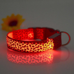 Naminių gyvūnėlių reikmenys &scaron;unų &scaron;viečiantis antkaklis LED &scaron;viesą skleidžiantis antkaklis Pet Leopard dėmėtas &scaron;uns antkaklis Fluorescencinės linijos S
