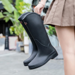 Madingi &bdquo;Rainshoes&ldquo; moteri&scaron;ki, vandeniui atsparūs auk&scaron;takulniai batai lauke 39 juoda