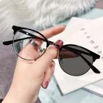Fashion Outdoor 2 in 1 Spalvą keičiantys akiniai nuo saulės, skirti Presbyopia Unisex Moterims Vyri&scaron;ki akiniai Apdailinti Photochromic Plus akiniai 0