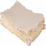 Pakuotėje yra 50 lapų akvarelinio popieriaus i&scaron; 150 GSM Virgin Cotton rankų darbo popieriaus su i&scaron;lenktais kra&scaron;tais