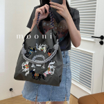 Gao Yuanyuan's Eco-friendly Horse Embroidered Shoulder Bag