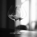 Itin plonas kri&scaron;talinis vyno taurių rinkinys Auk&scaron;tas kotelis Bordo spalvos taurė Fine Dining restoranui, vie&scaron;bučiui, barui Raudonajam, baltajam vynui