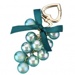 Blizgantis vienspalvis vynuogių karoliukų pakabukas su &scaron;irdelės formos raktų pakabuku žalia