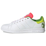 &bdquo;Muppets x adidas Stan Smith Kermit the Frog&ldquo; &ndash; rožinio liežuvio unisex sportbačiai, balti debesų ir baltos spalvos Pantone GZ3098 36