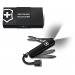 VICTORINOX Signature Light Onyx su 7 įrankiais, įskaitant avarinį ra&scaron;iklį ir LED. Puikiai tinka kaip juodas, &Scaron;veicarijoje pagamintas daugiafunkcis įrankis, peilis, reikmenys,