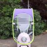 Elektrinės transporto priemonės stogelis: Dviračio ir motociklo skėtis nuo saulės su priekiniu stiklu ir apsauga nuo lietaus.