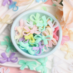 Auk&scaron;tos kokybės Macaron spalvoti karoliukai Bowknot 80vnt akrilo kremas rankų darbo auskarai karoliai papuo&scaron;alų kūrimas aksesuarai medžiaga vertikali skylė 80Pcs įvairiaspalvis