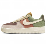 Nike Air Force 1 07 LX Aliejinės žalios spalvos Terra Blush Moteri&scaron;ki kedai Rudo sezamo ir &scaron;viesiai dramblio kaulo spalvos FZ3782-386 42.5