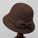 Eleganti&scaron;ka prancūzi&scaron;ko stiliaus vilnonė fedora moterims - rudens žiemos &scaron;ik lengva veltinio kepurė su kaspinėliu žvejo kepurė ONE SIZE tamsiai ruda spalva