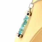 Pierres et Min&eacute;raux. Collier Apatite Paraiba brut. Mod&egrave;le tube 50 mm.