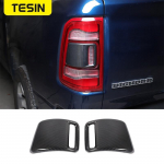TESIN 2 vnt. Automobilio galinio žibinto dekoratyviniai apvadai lipdukai Dodge RAM 1500 2018 I&scaron;orė Carbon Fiber Grain