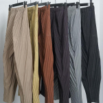 Miyake moteri&scaron;kos elastinės juosmens klostuotos harem kelnės - Pavasario/Rudens mados laisvalaikio žibinto stilius One Size