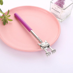 1 vnt. Ne&scaron;iojami i&scaron;traukiami teleskopiniai katės nagai metaliniai nugaros draskytuvai/rankinis masažuoklis/nugaros atlo&scaron;as su guminėmis rankenomis violetinė