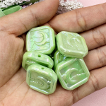 Auk&scaron;tos kokybės debesies mėnulio karoliukai &bdquo;pasidaryk pats&ldquo; papuo&scaron;alų kūrimas akrilas 7 vnt. Rankų darbo medžiaga Madingi &bdquo;pasidaryk pats&ldquo; plaukų papuo&scaron;alų priedai 23 * 22,5 mm žalia