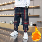 Berniukams žieminės pamink&scaron;tintos &scaron;iltos laisvalaikio kelnės vidutinės ir didelės vaikų languotos sportinės kelnės iki juosmens 160 raudona