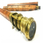 Teleskopas su kompasu ir medinė lazda su ruda oda Medinės lazdos &scaron;nipas