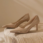 Nuogos spalvos auk&scaron;takulniai moterims vasara 2024 nauja mada lakinė oda seksuali smailianosė plonu kulnu vestuvių vakarėlio batai Sapatos De Mujer 34