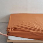 Vienspalvis ilgas susegtas medvilninis paklodė &ndash; viengubas, gryna medvilnė, dulkėms atspari čiužinio apsauga vasarai. 180x200cm Fitted Sheet - Height 28cm