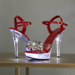 Moteri&scaron;ki batai Vasariniai auk&scaron;takulniai &bdquo;stiletto&ldquo; kri&scaron;tolinio akmens itin auk&scaron;ti sandalai, &scaron;vytintys 13 cm kulnas, 3 cm platforma i&scaron; LFD