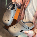 Vyri&scaron;kos ir moteri&scaron;kos arkos atramos klumpės Sodo batai Slip-on vidaus lauko paplūdimio &scaron;lepetės Unisex vasaros mulai Lengvi sandalai Greitai džiūstantys vandens batai 36/37 pilka spalva